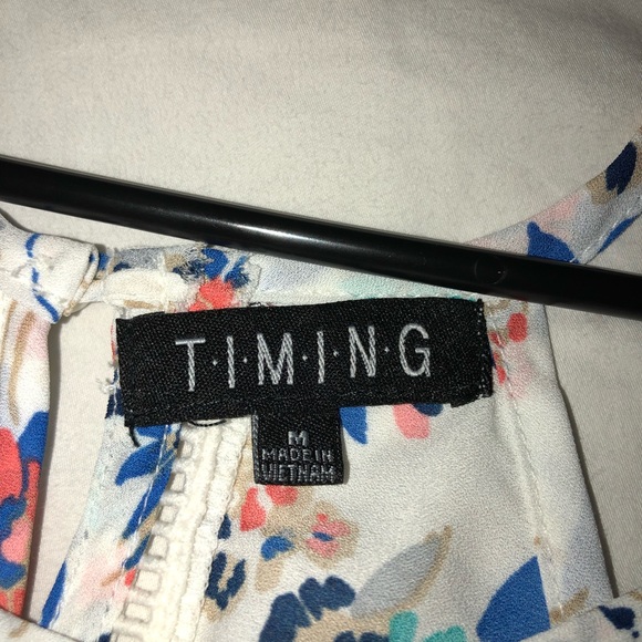 White top with open back - Picture 3 of 3